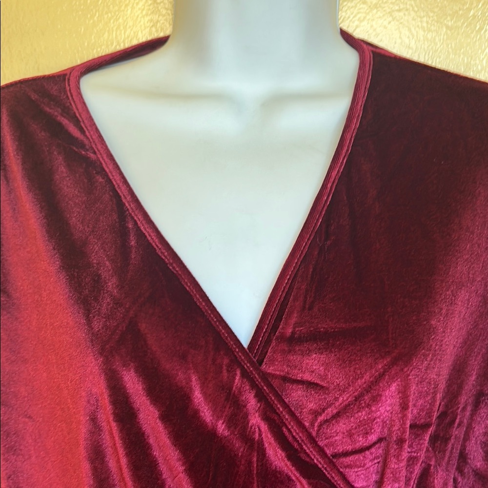Loemes Elegant Burgundy Velvet Wrap Dress - Picture 2 of 5